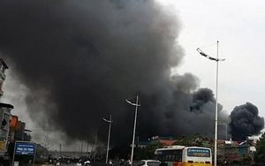 Cháy chợ Nhật Tân - Hà Nội