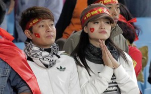 CHÙM ẢNH: CĐV Việt Nam bàng hoàng trước ‘thảm kịch’ ở Mỹ Đình