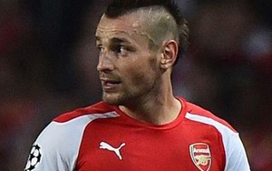 Arsenal khủng hoảng chấn thương: Debuchy phải đá trung vệ