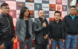 Bức Tường: Gió đã thổi, chuẩn bị bão Rock