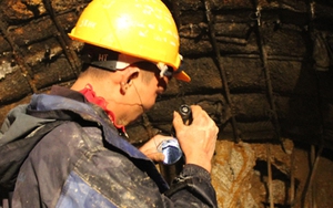 Vụ sập hầm thủy điện tại Lâm Đồng: Bơm ô xy, truyền thức ăn xuống hầm