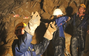 Vụ sập hầm thủy điện tại Lâm Đồng: Bắt đầu bơm hút nước ngập ra ngoài