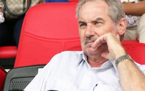 Các HLV ngoại nói về bóng đá Việt Nam: 'Xây nhà từ nóc'. 'Các anh bán trận này bao nhiêu?'