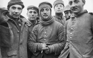 Chuyện lạ lùng của Giáng sinh 1914: Ngày chiến tranh nhường chỗ cho tình người