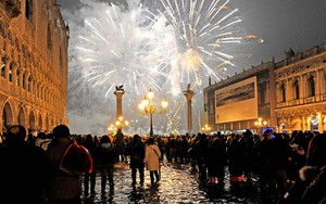 Thư châu Âu: Đêm Giao thừa điên rồ ở Italy