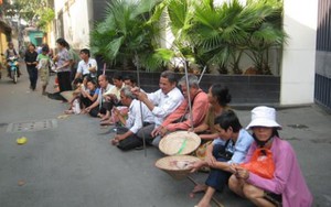 Nỗi băn khoăn khi ngoảnh mặt với người ăn xin...