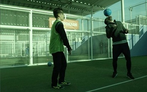 Xem Sergio Ramos vỗ tay tán thưởng tài tâng bóng của Đỗ Kim Phúc