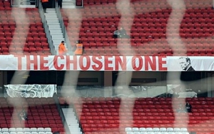 Băng rôn “Người được chọn” David Moyes bị CĐV Man United rao bán