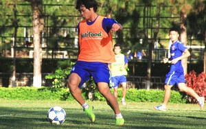 Công Phượng và đồng đội háo hức chào sân