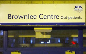 Anh: Nữ y tá nhiễm virus Ebola đang nguy kịch