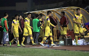 CĐV xứ Nghệ bỏ về từ giữa hiệp 2