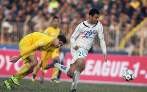 Trung vệ Van Bakel về nước chịu tang, Thanh Hóa tổn thất hàng thủ