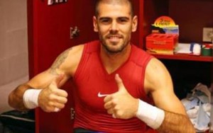 Man United ký hợp đồng với Valdes, trao số áo của Cleverley, quyết giữ chân De Gea