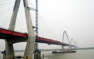 Đằng sau sự hiếu kỳ với cầu Nhật Tân