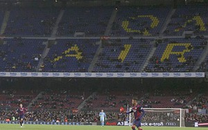 Camp Nou vắng kỷ lục trong ngày Barcelona đại thắng