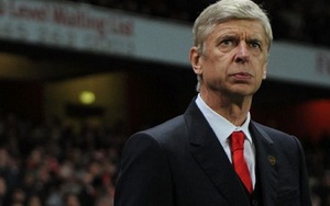 Cứ hút thuốc, Wenger sẽ cắt suất đá chính