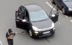 Nhân chứng ghi video khủng bố bắn cảnh sát Pháp: Nỗi day dứt từ một hành động 'ngu ngốc'