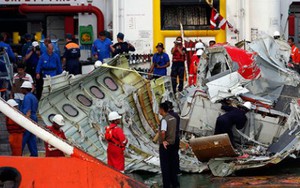 Đã vớt được hộp đen thứ hai của máy bay AirAsia