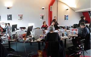 Charlie Hebdo trở lại sạp báo cùng tranh biếm họa Nhà tiên tri Mohammed