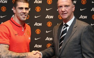 Từ vụ Valdes chuyển tới Man United: Thủ môn không dễ tìm việc