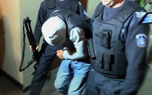 Pháp bắt giữ 12 người 'hỗ trợ' nghi can khủng bố tại Paris