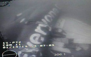 Tìm kiếm nạn nhân và máy bay QZ 8501: Tiếp cận thân máy bay, chưa tìm thấy thêm thi thể