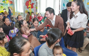 Trọng Tấn hát tặng bệnh nhi ung thư