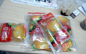 Phát hiện hàng chục tấn trái cây, nước ép quả không nhãn mác