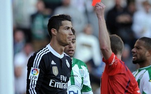 CHÍNH THỨC: Ronaldo bị treo giò 2 trận vì vụ bỏ bóng, đá người ở Liga