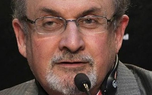 Salman Rushdi sẽ ra mắt tiểu thuyết đầu tiên sau 7 năm