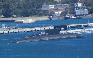 TOÀN CẢNH Tàu ngầm HQ-184 Hải Phòng cập Quân cảng Cam Ranh