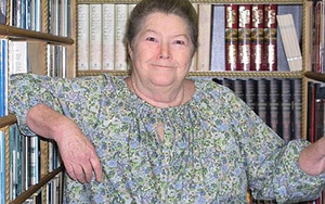 Báo Australia bị "ném đá" vì bài cáo phó "thảm họa" dành cho Colleen McCullough