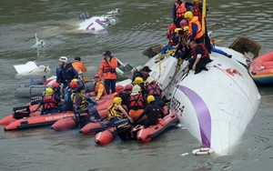 Vụ máy bay rơi tại Đài Loan đã có 23 người chết, tìm thấy hai hộp đen