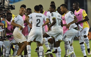 CAN 2015: Bạo loạn khủng khiếp trên khán đài, cảnh sát phải dùng trực thăng dẹp loạn