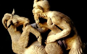 Thần dê bị 'tống giam' 200 năm với án 'khiêu dâm'