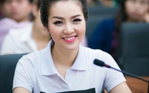 Cùng Á hậu Thụy Vân 'tắt đèn'