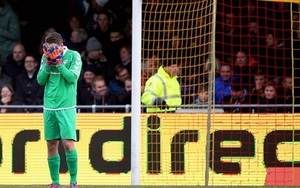 VIDEO: Sai lầm ĐIÊN RỒ của thủ môn ở giải VĐQG Hà Lan