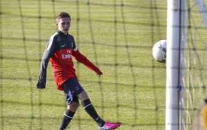 VIDEO: Brooklyn sở hữu phong cách thi đấu y hệt người cha David Beckham