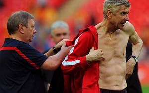 Những bức ảnh kỳ quặc năm 2014: Thủ môn gặm cỏ, Neymar bay, Crouch thách thức Ronaldo