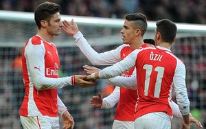 Toàn bộ cầu thủ Arsenal tham gia vào bàn mở tỉ số của Giroud
