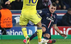 QUAY CHẬM: Tắc bóng bằng cả hai chân, lẽ ra Marco Verratti phải bị đuổi