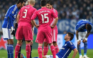 Tin vui cho Schalke: Huntelaar không bị gãy chân. Tin buồn: Khủng hoảng tiền đạo