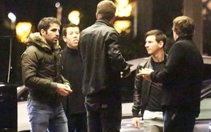 Messi, Pique và Fabregas bí mật tới sòng bạc ngay trước khi hành quân tới Anh