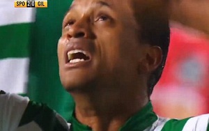 Vì sao Nani khóc sau khi lập siêu phẩm?