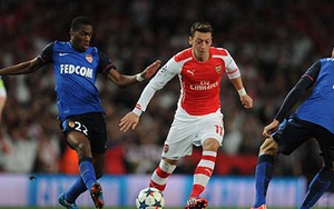 GÓC CHIẾN THUẬT: Cứ đến trận đấu lớn, Oezil lại im tiếng