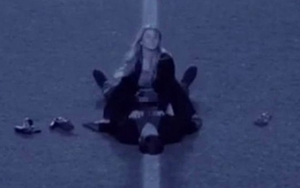 Hai CĐV Anh đột nhập SVĐ để... quan hệ tình dục ngay trên mặt cỏ