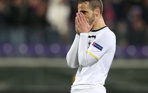 VIDEO: Soldado bỏ lỡ cơ hội ghi bàn khó tin, khiến Tottenham trả giá đắt