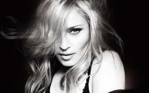 Những nữ nghệ sĩ thích thách thức tuổi già