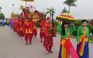 Phục dựng lễ rước kiệu Ngọc Lộ tại Lễ hội khai ấn Đền Trần