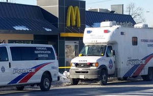 Tranh cãi tại cửa hàng McDonald, bảo vệ xả súng sát hại 2 người